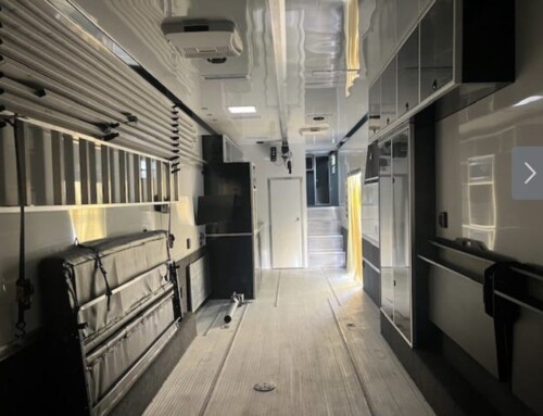 2023 Intech 44' Gooseneck W/Bathroom and Toilet, Trailer Has had very little use, Available Today - Image 16